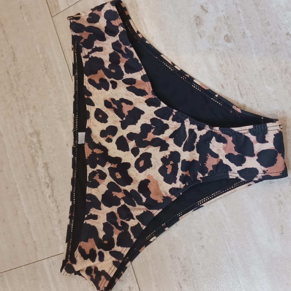 NWOT Beach Sissi Animal Print Bikini Bottoms